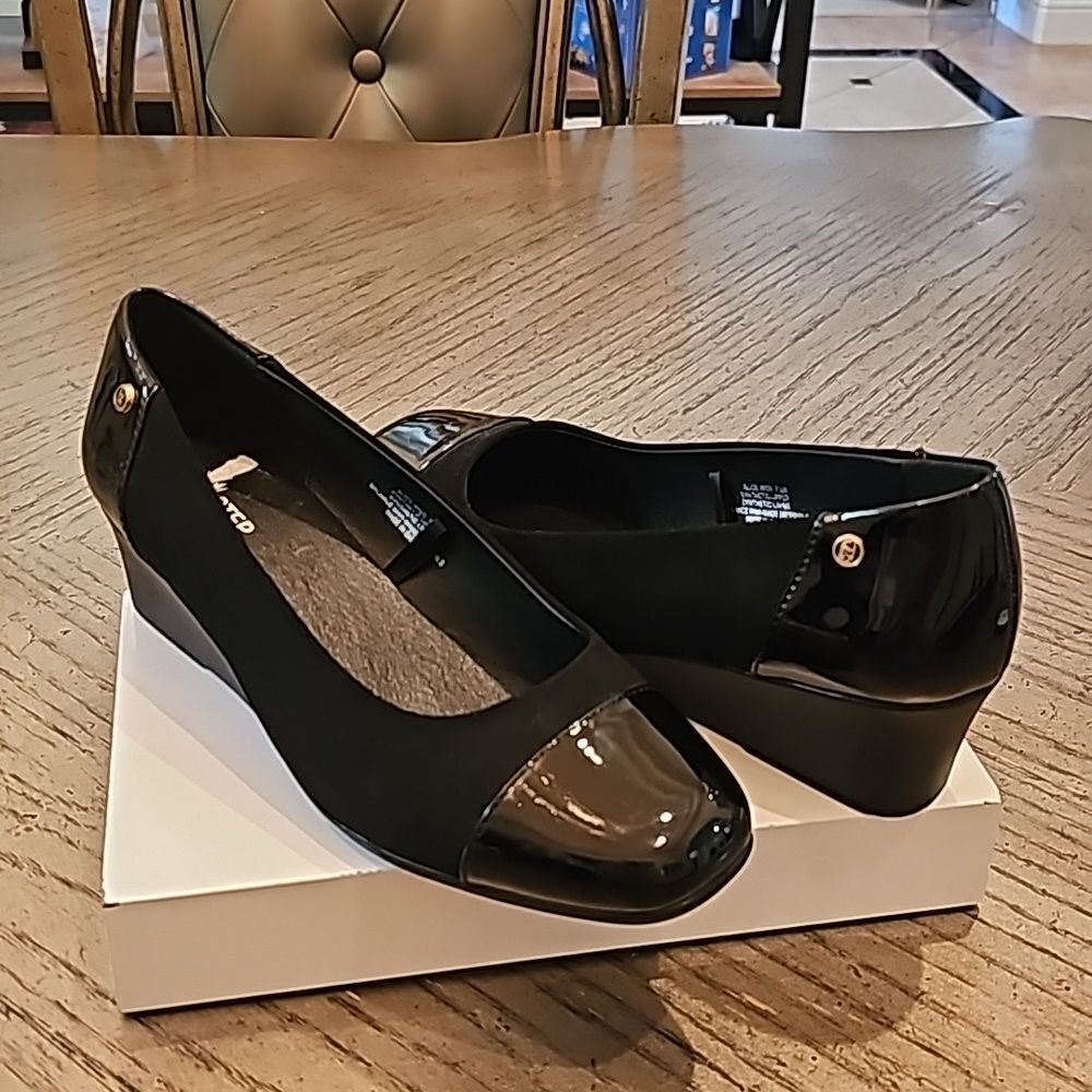 Black pumps size 7.5 NWOT